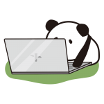 ノートパソコンを開くパンダ