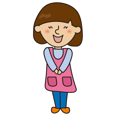 笑顔で立っている髪の短い保育士