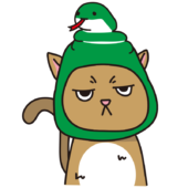 蛇のかぶりもので不機嫌な猫（茶）