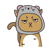 ネズミのかぶりもので不機嫌な猫（茶）