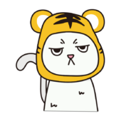 トラのかぶりもので不機嫌な猫（白）