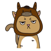 馬のかぶりもので不機嫌な猫（茶）