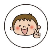 白い丸の中に男の子1（チョキ）