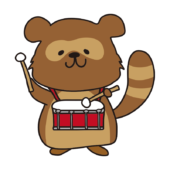 太鼓をたたくタヌキ