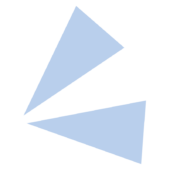 目立たせる三角の青い飾り