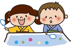 ボールすくいをする子供たち