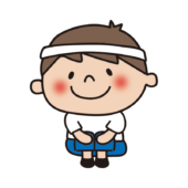 運動会で座っている白組の子供（男の子）