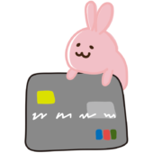 クレジットカードに乗るウサギ