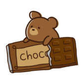 板チョコレートに乗るクマ