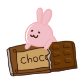 板チョコレートに乗るウサギ