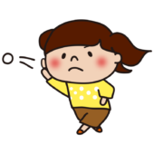 的にボールを投げる子供（女の子）