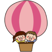 子供たちが乗ったピンク色の気球