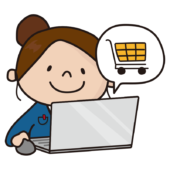 パソコンでネットショッピングをするお局さん（女性）