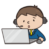 困りながらパソコンを操作する新入社員の男の子