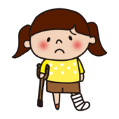 足を骨折した子供（女の子）