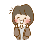 両手を握り喜んでいるゆるくて可愛い女の子