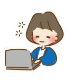 目をシパシパさせながらパソコン作業の仕事をするゆるくて可愛い会社員の女性