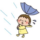 台風の強い雨風で傘がひっくり返った子供（男の子）