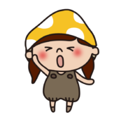 返事をしているきのこの格好をしている子供