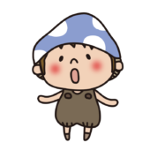 きのこの格好をしている子供（男の子1）