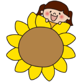 文字が書けるくらい大きなヒマワリに乗る子供（女の子2）