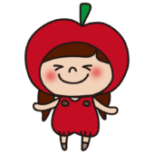 林檎のかぶり物をしている子供（女の子2）