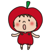 林檎のかぶり物をしている子供（男の子1）