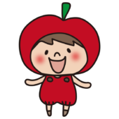 林檎のかぶり物をしている子供（男の子2）