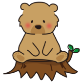 切り株に座るヒグマ