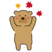 紅葉と遊ぶヒグマ