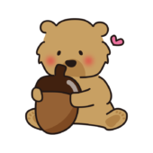 大きなどんぐりを抱えているヒグマ