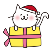 クリスマスプレゼントの上に乗る白い猫2