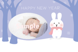 【年賀状】雪の中に立っている白いうさぎ（写真フレームあり）