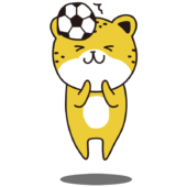サッカーでヘディングするチーター
