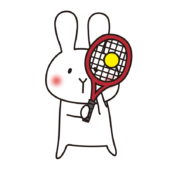 テニスのボレーをする白いうさぎ