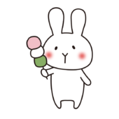 3色のお団子を持っている白いうさぎ
