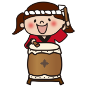 お祭りで太鼓をたたく子供（女の子3）