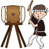 お祭りの和太鼓をたたく男性