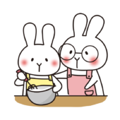親子で料理をする白いうさぎ