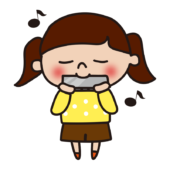 ハーモニカを吹いている子供（女の子）