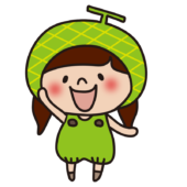 手を挙げて返事をしているメロンのかぶり物をしている子供（女の子）