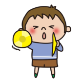 シンバルをたたいている子供（男の子）