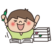 宿題が終わって喜ぶ子供（男の子）