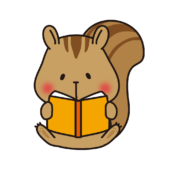 座って本を読むリス