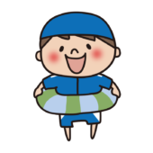 ラッシュガードを着て浮き輪を持っている子供（男の子）