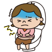 トイレで下痢に苦しむ子供（女の子）