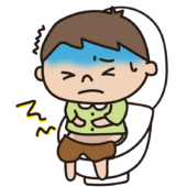 トイレで下痢に苦しむ子供（男の子）