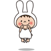 ぴょんと飛んでいる白うさぎの格好をした子供（男の子1）