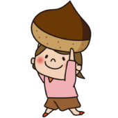 大きな栗を持っている子供（女の子）