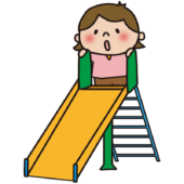 すべり台で遊ぶ子供（女の子）